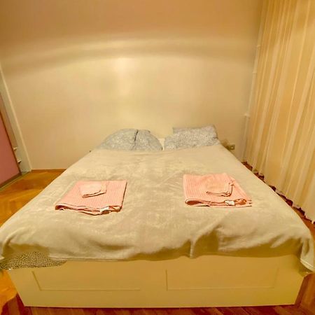 Entire Apartment In A Super Location - Cheap Monthly Rate Cracóvia Exterior foto