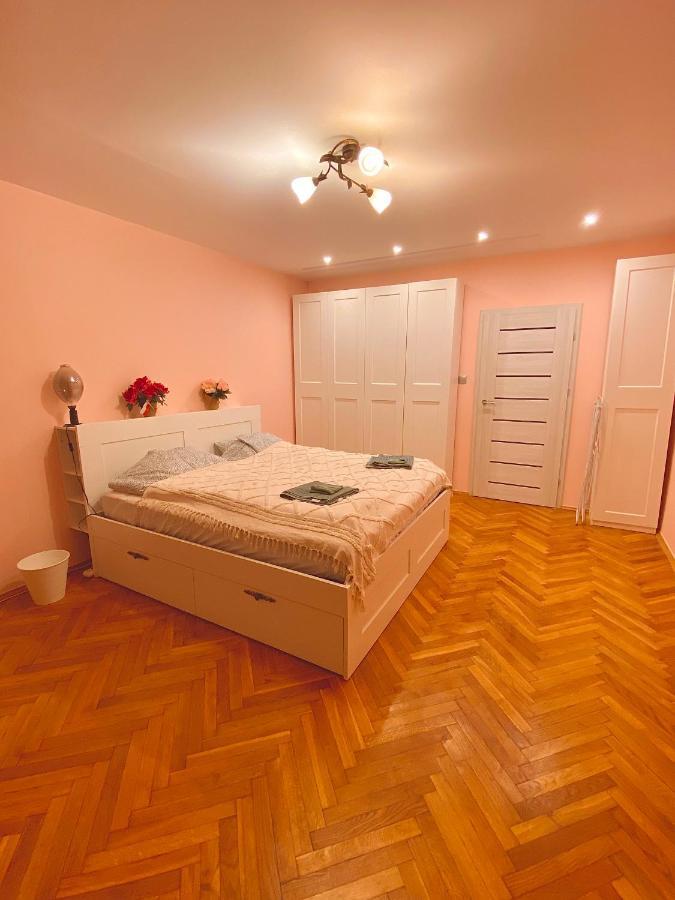 Entire Apartment In A Super Location - Cheap Monthly Rate Cracóvia Exterior foto