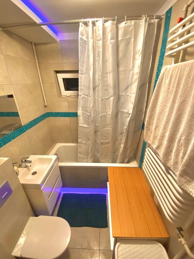 Entire Apartment In A Super Location - Cheap Monthly Rate Cracóvia Exterior foto